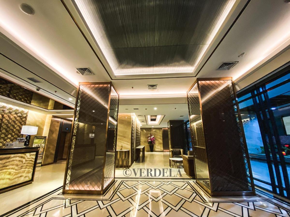 Verdela Pollux Meisterstadt Batam Apartement Esterno foto