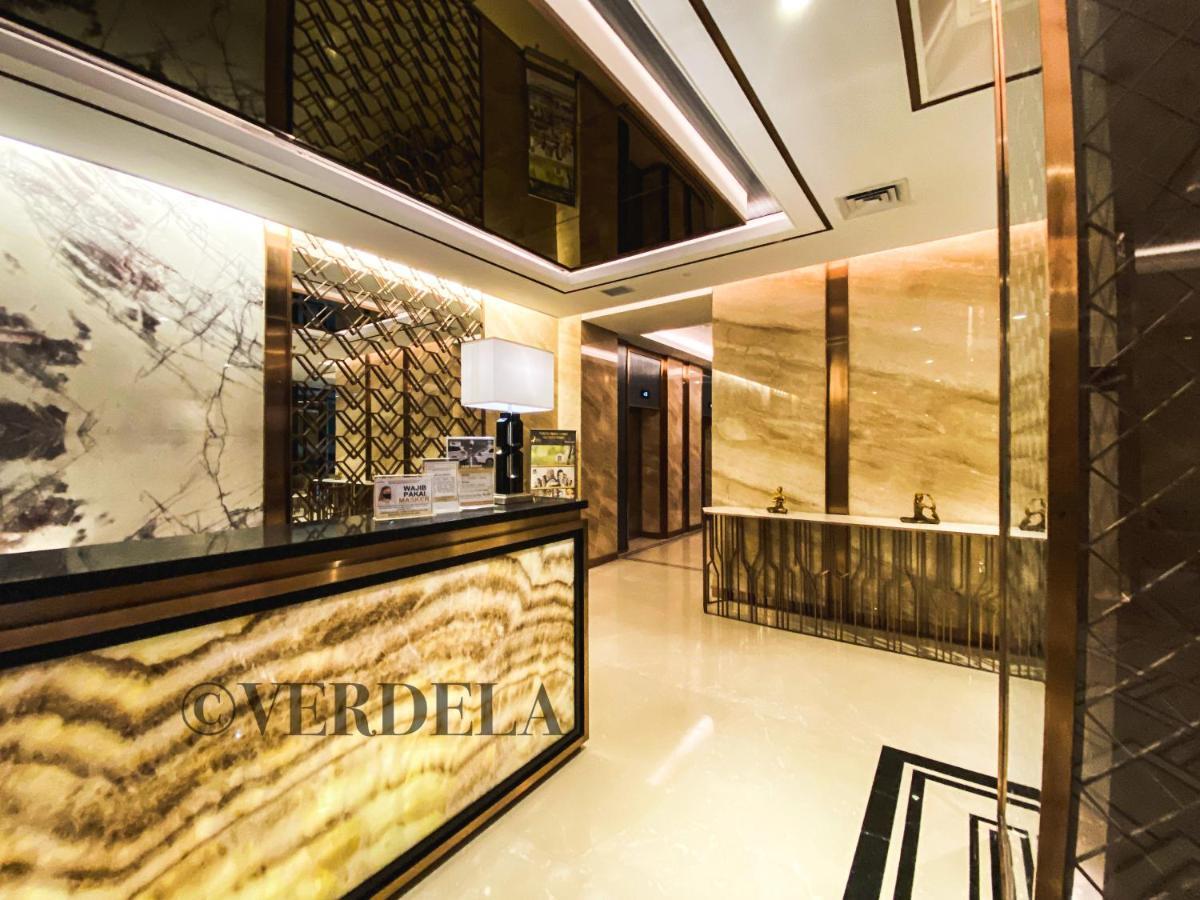 Verdela Pollux Meisterstadt Batam Apartement Esterno foto