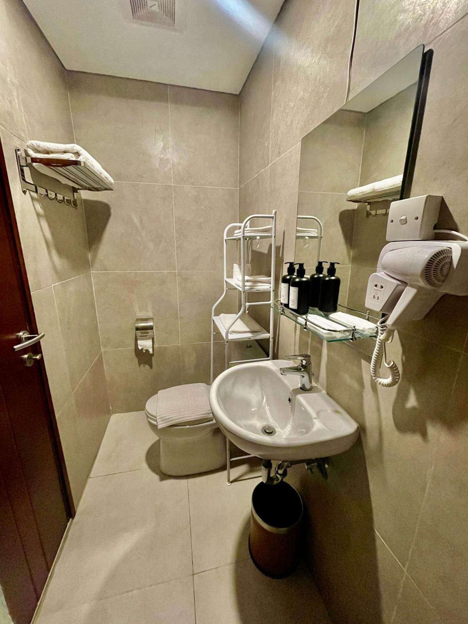 Verdela Pollux Meisterstadt Batam Apartement Esterno foto