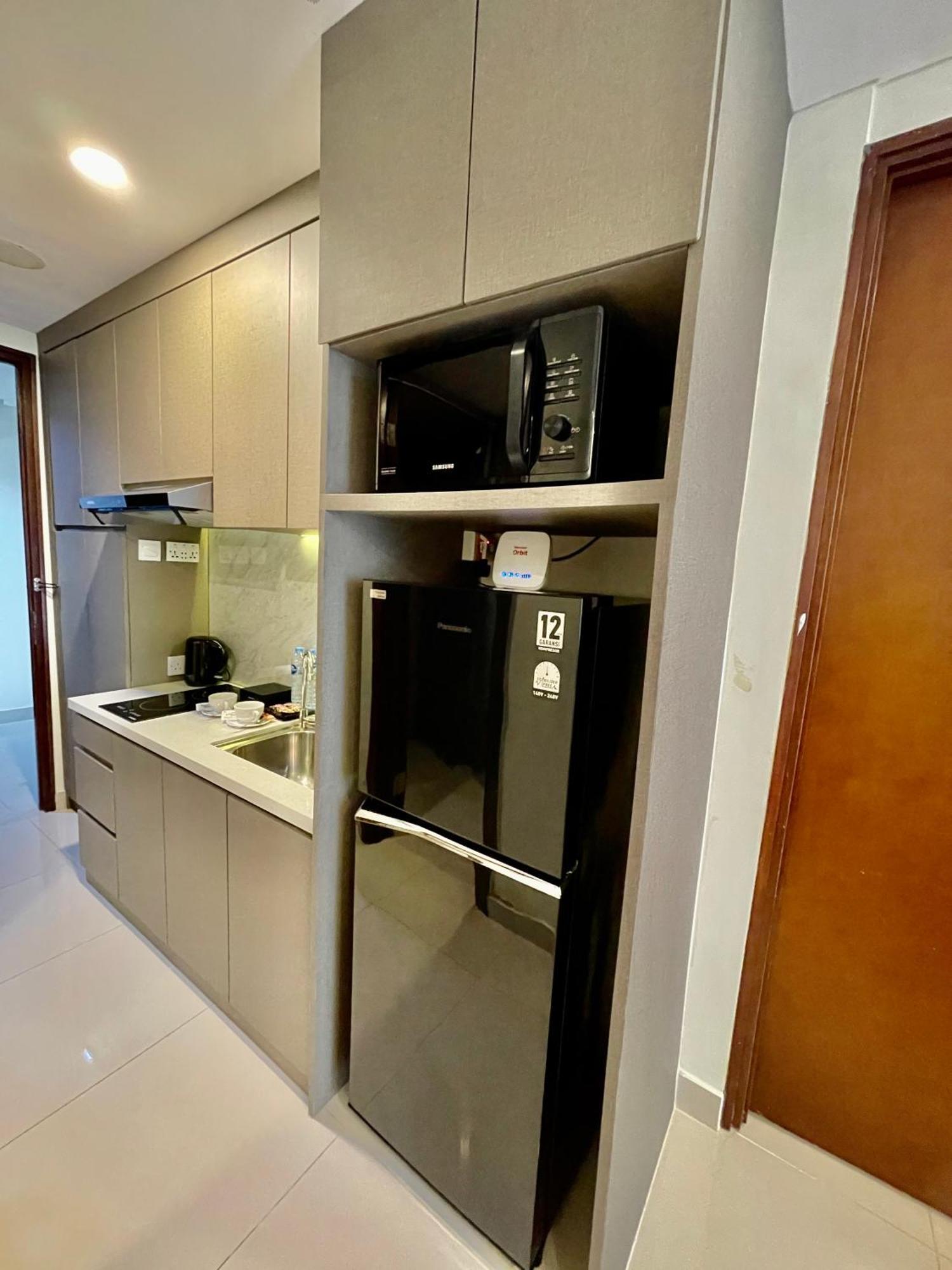Verdela Pollux Meisterstadt Batam Apartement Esterno foto