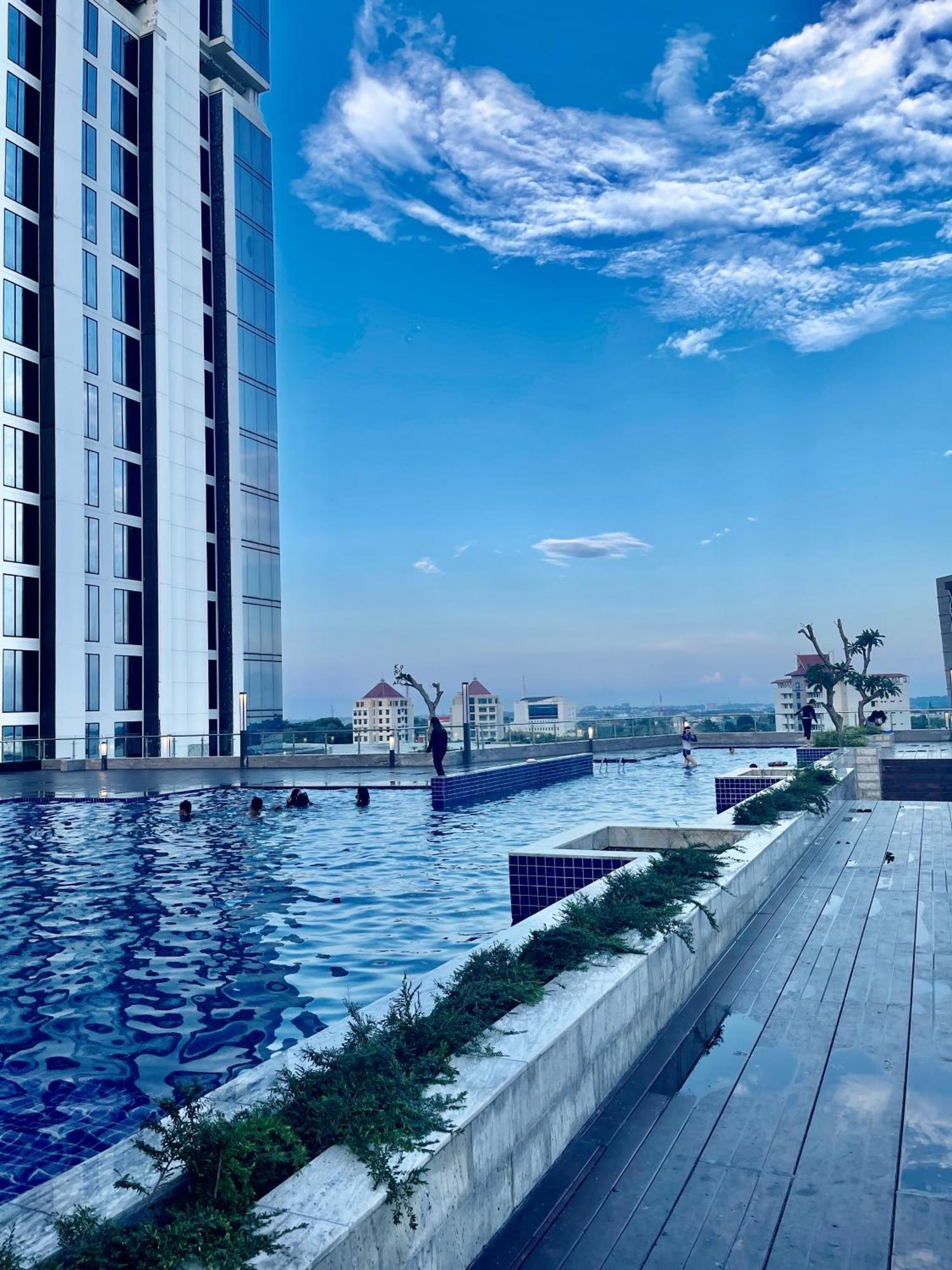 Verdela Pollux Meisterstadt Batam Apartement Esterno foto
