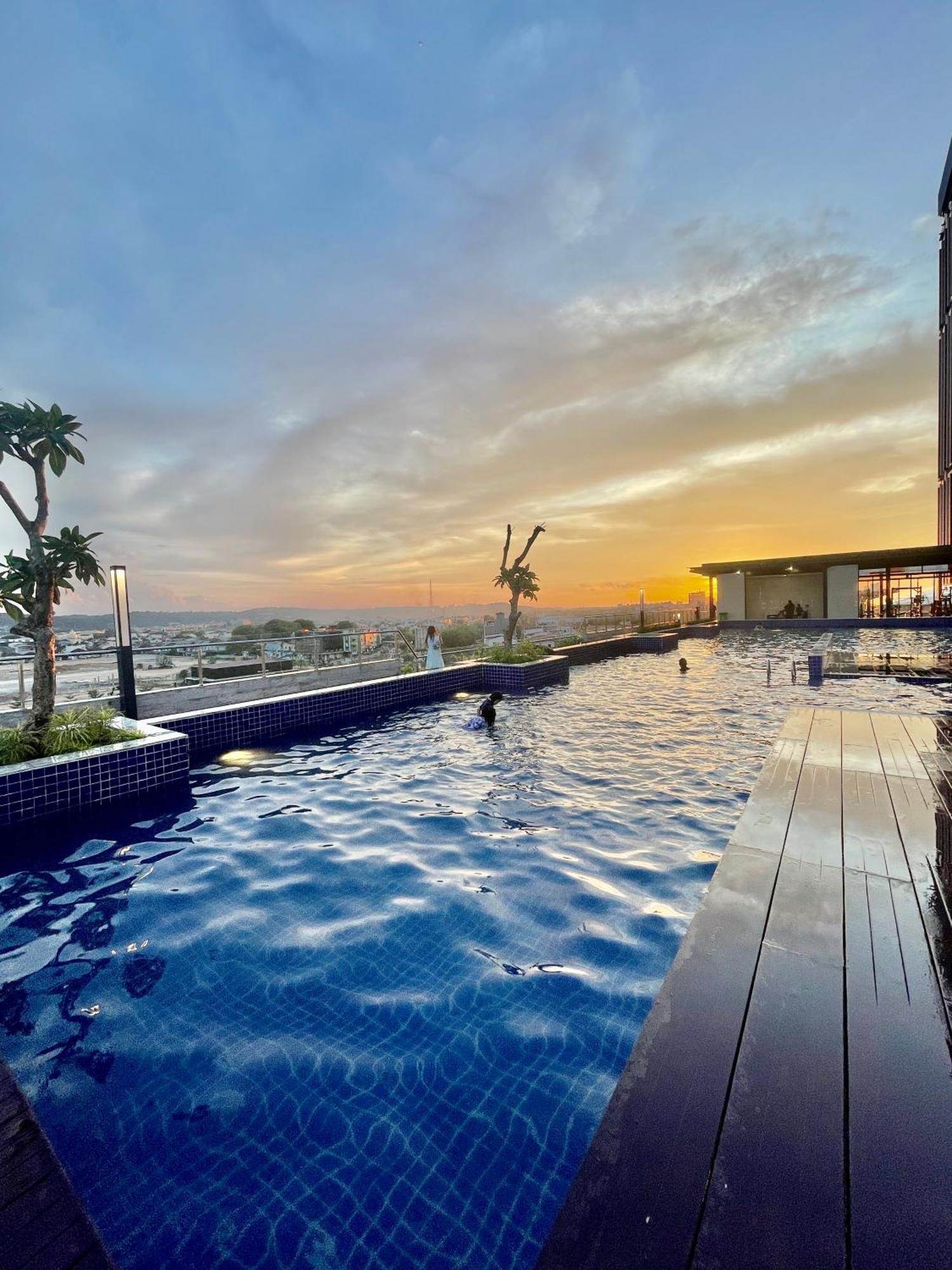 Verdela Pollux Meisterstadt Batam Apartement Esterno foto