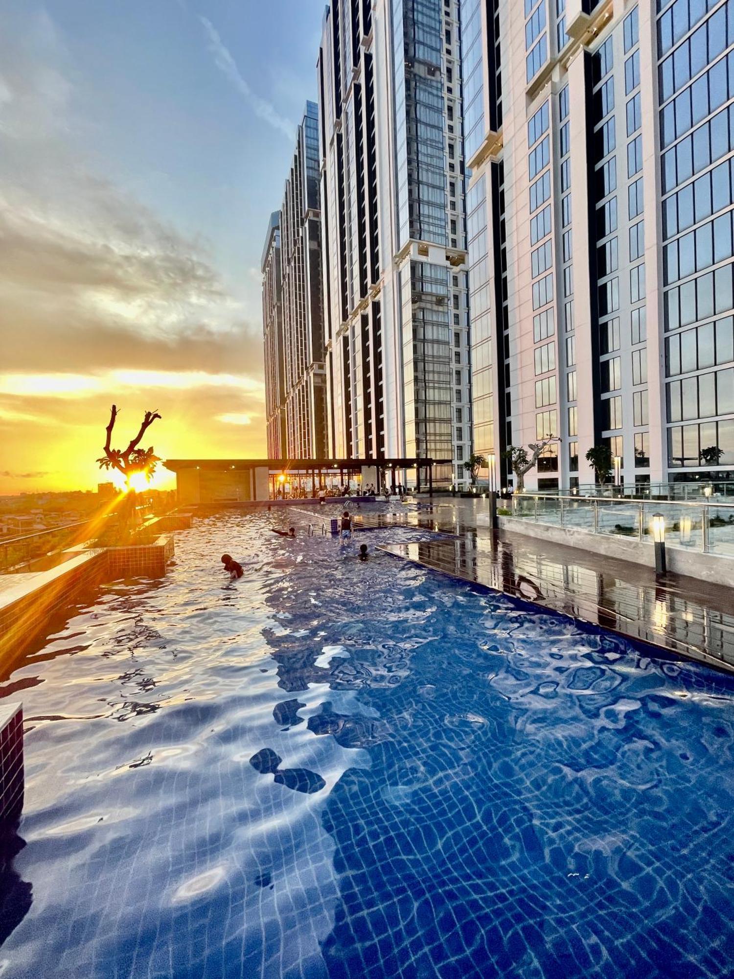 Verdela Pollux Meisterstadt Batam Apartement Esterno foto